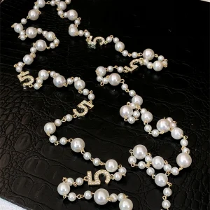 long collier de perles avec pendentifs