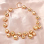 Collier de perles doré chic