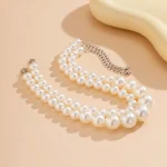 élégant collier de perles synthétiques