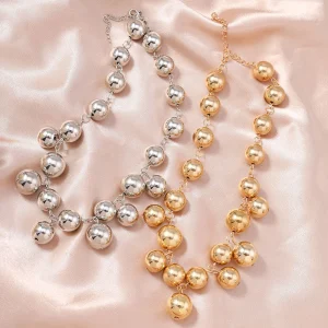 Gros collier de perles ras du cou doré