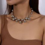 Collier de perles élégant ras du cou