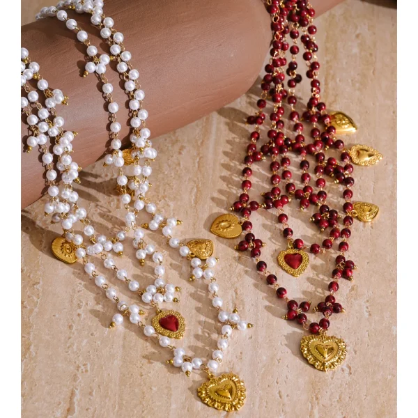 Triple collier de perles pendentifs cœurs