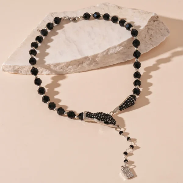 collier ras de cou perles noires