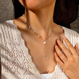 Long collier ras de cou Marguerite