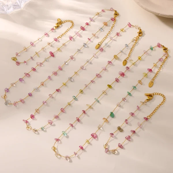 Collier de Perles et cristaux colorés