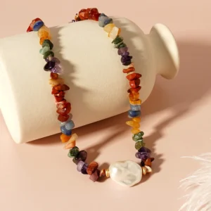 Collier pendentif et perles colorées 40 cm