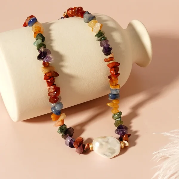 Collier pendentif et perles colorées 40 cm